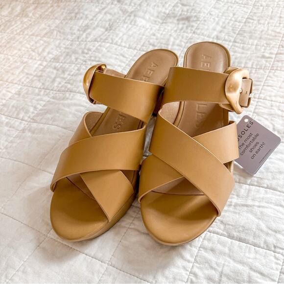 Aerosoles Collin Platform Sandals 9 Doe Tan Leather Gold Buckle NEW NWT - Picture 2 of 5